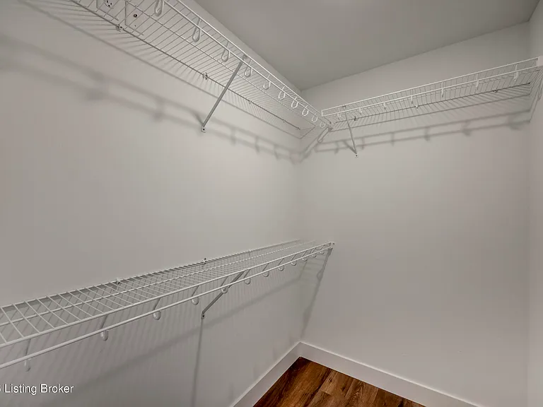 114 N Elm Grove Ave — Photo 51