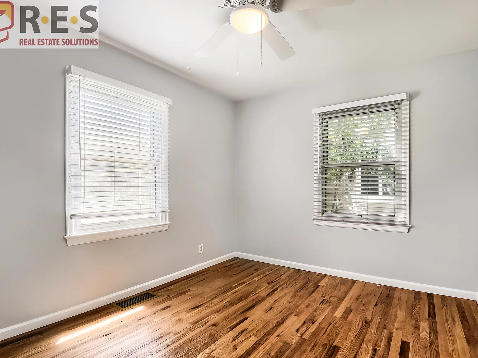 3 bed, 936 sqft, $2,095 — Photo 4