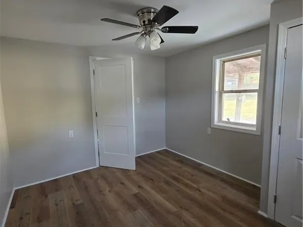 124 Rocky Ln, Mount Airy, NC 27030