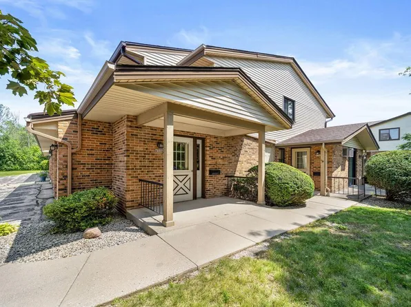 4504 South Greenridge CIRCLE, Greenfield, WI 53220