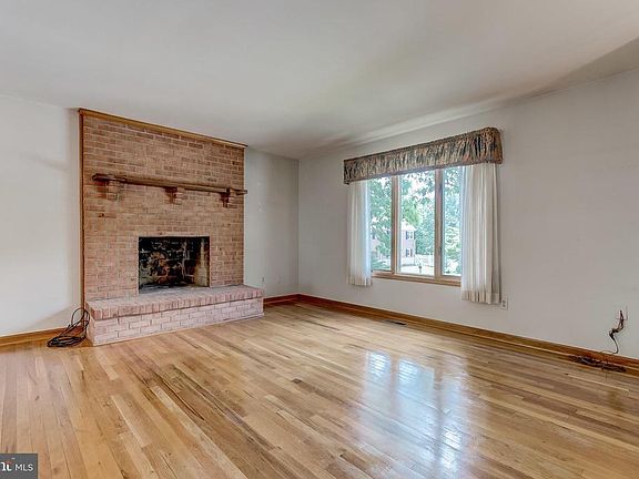 4th image of 107 Wyndcrest Ave