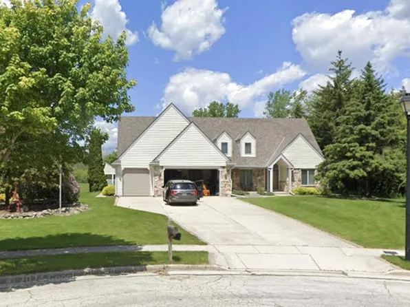 351 Streamside COURT, Grafton, WI 53024