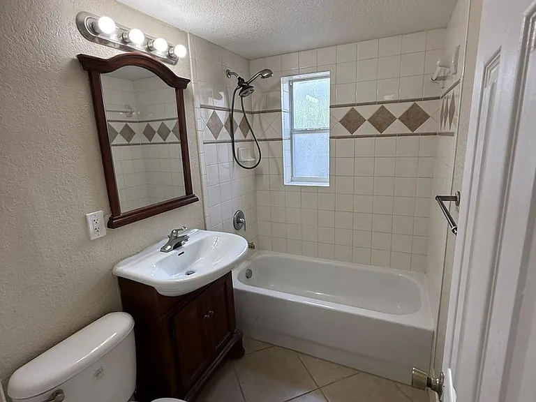 1355 Drew St — Photo 11