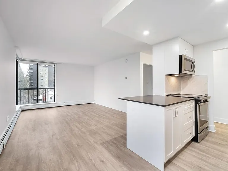 945 Jervis St #105 — Photo 21
