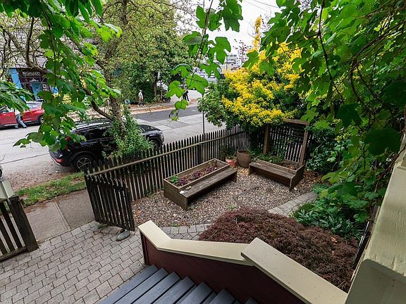 3rd image of 2110 Alberta St