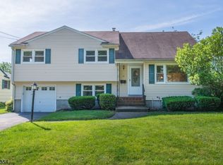 11 Mayflower St, Clifton, NJ 07013