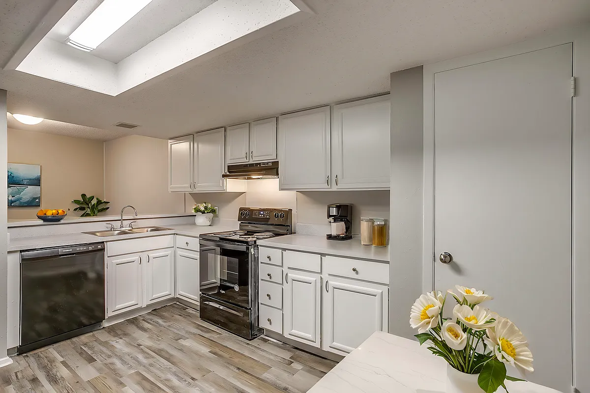 Building Photo - Highland Cove