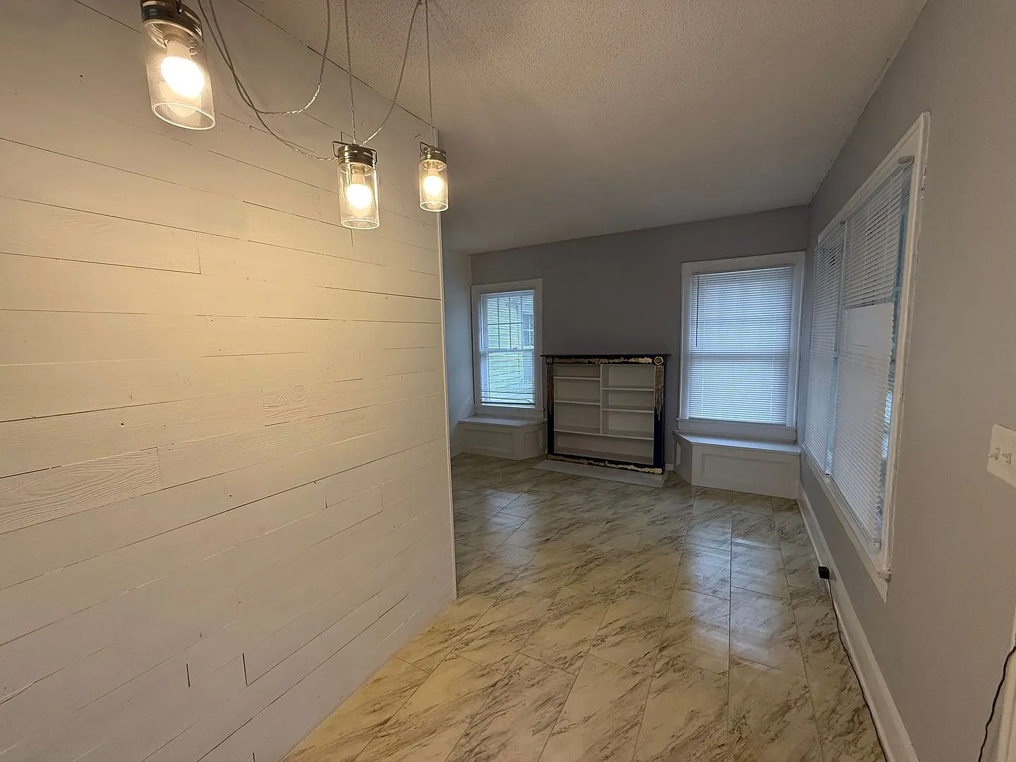 2-Bedroom + Bonus room, 2 1/2 Bath, Large 2-Car garage, Available Now — Photo 4