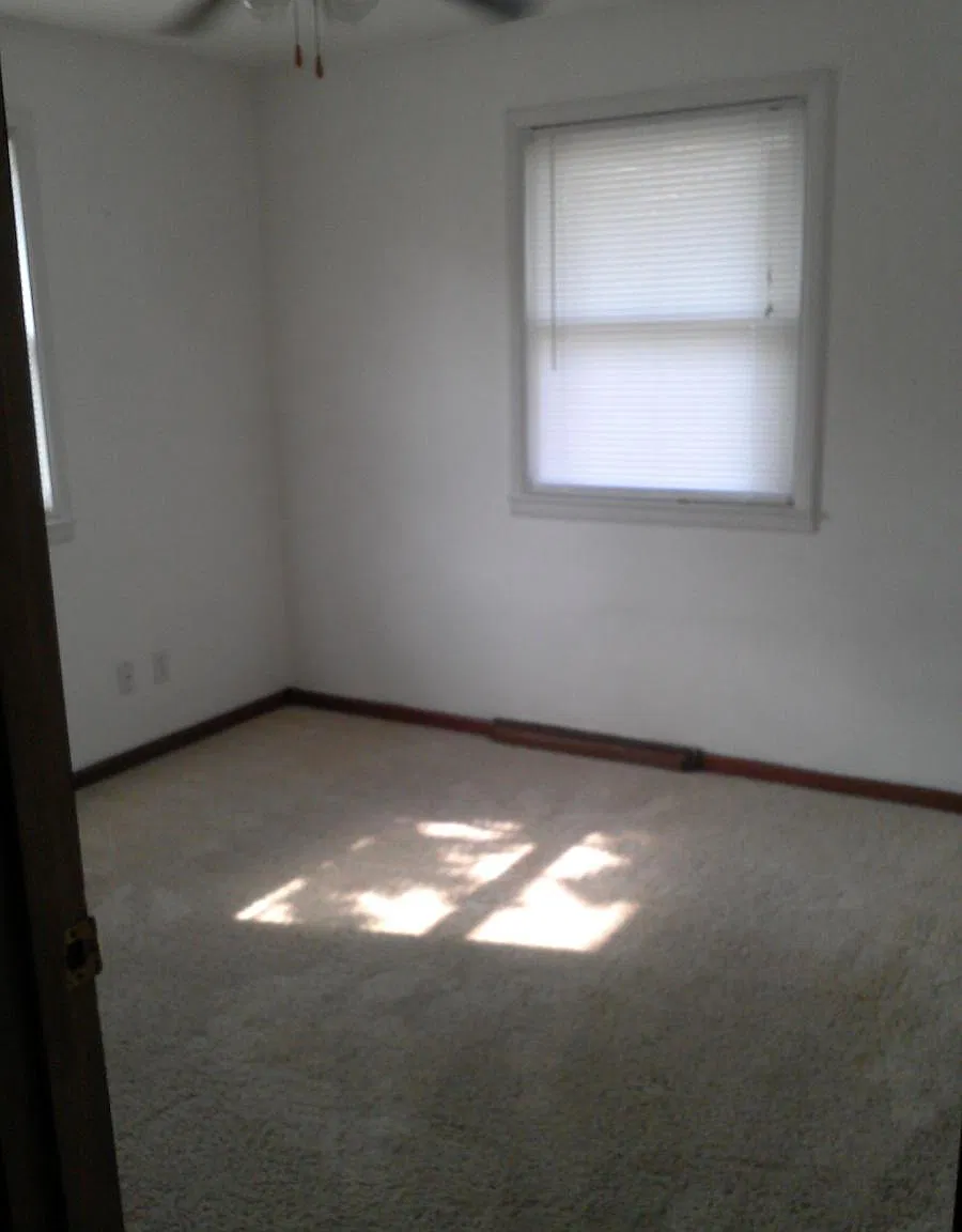 3 bed, 940 sqft, $1,200 — Photo 4