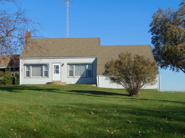 704 Cedar St, Schleswig, IA 51461