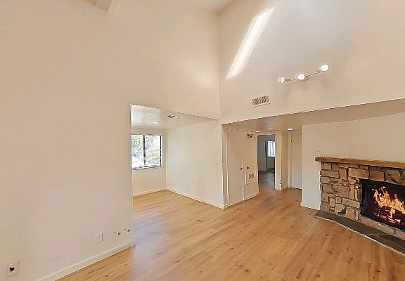 5th image of 434 S Willard Ave
