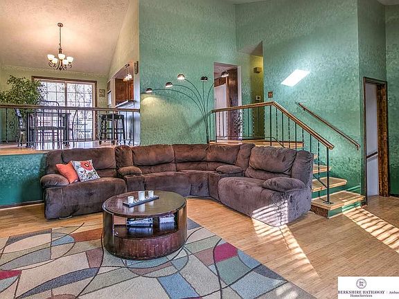 3rd image of 12918 Olive St