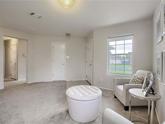 3rd image of 352 Indian Paintbrush Dr