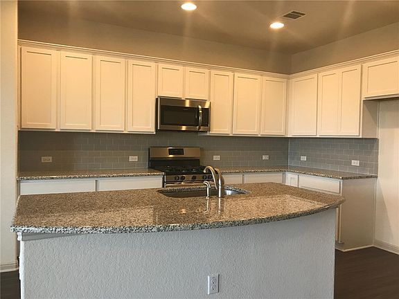 5th image of 18409 Urbano Dr