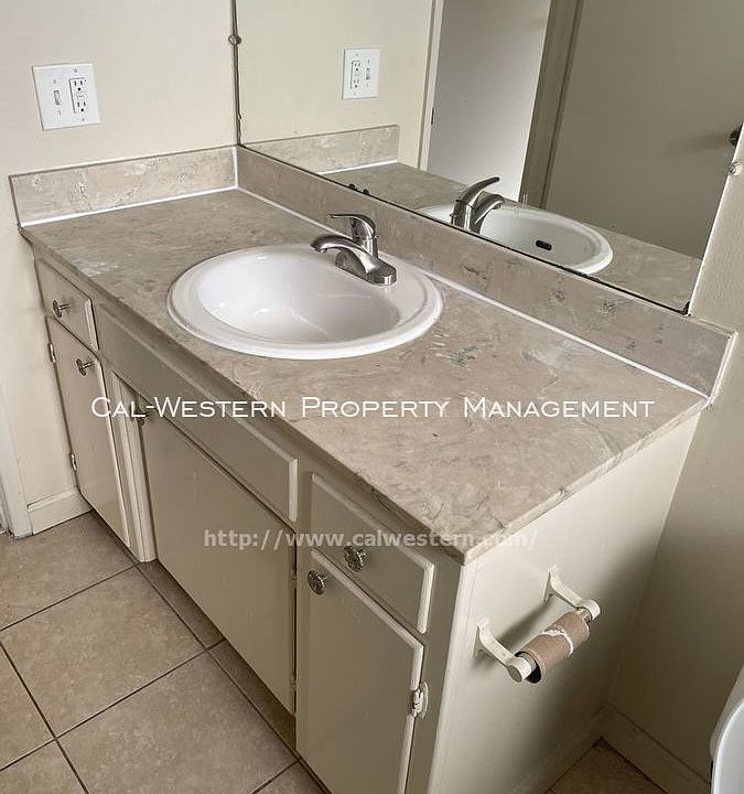 1st image of 3654 Greenlee Dr APT 3