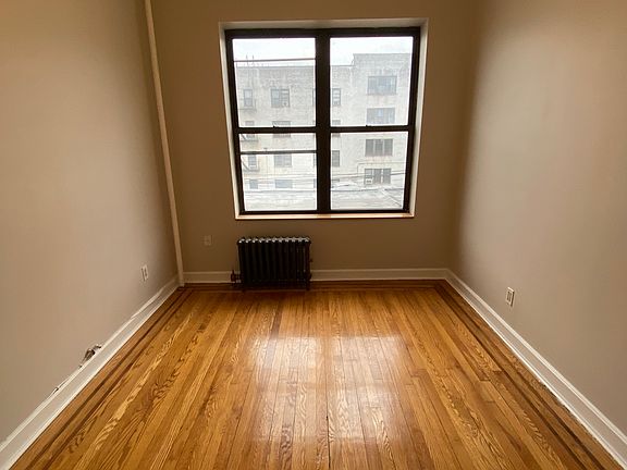 3rd image of 20-55 29th St #2D