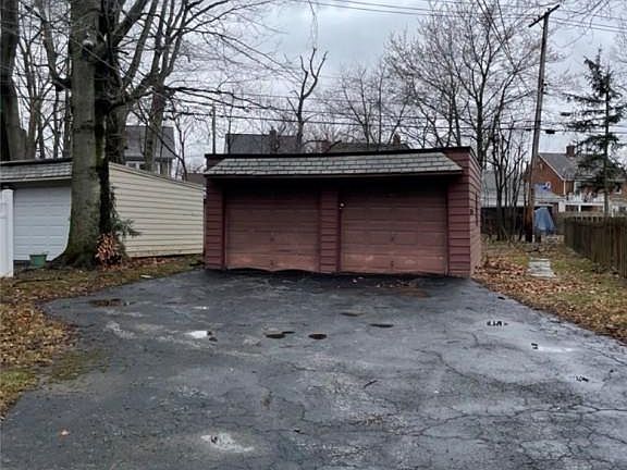 4th image of 2260 Edgerton Rd