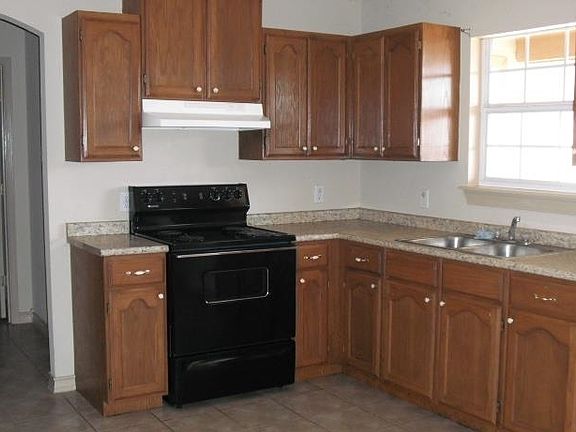 2nd image of 2222 Los Olivos Ln