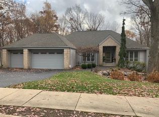 5105 Regents Park Rd, Rockford, IL 61107