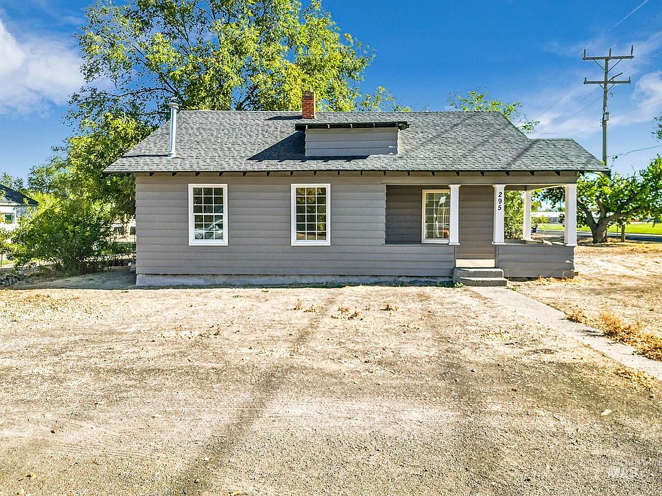 1st image of 295 Lois St