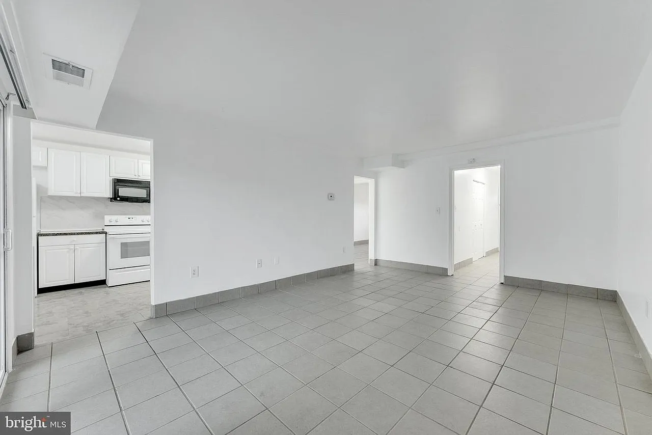 1 bed, 840 sqft, $1,600 — Photo 3