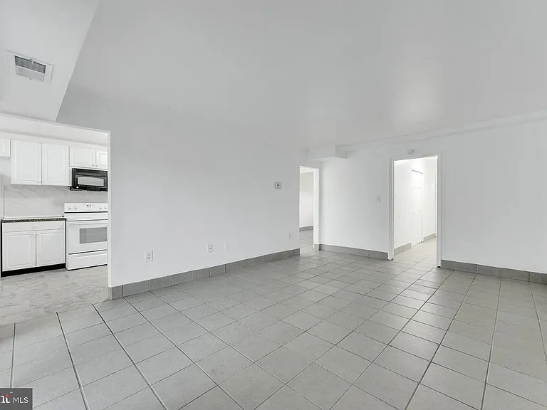 1117 Kaye Ct — Photo 3