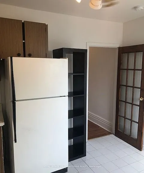 1211 College St #UPPER — Photo 12