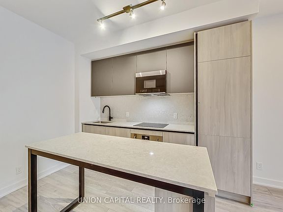 4th image of 108 Peter St #3305