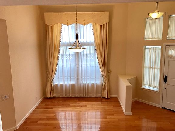 3rd image of 5384 Shattuck Ave