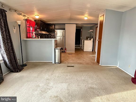 5th image of 41 Terrace Dr