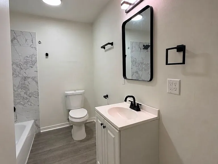 1427 Adrian Ln — Photo 15