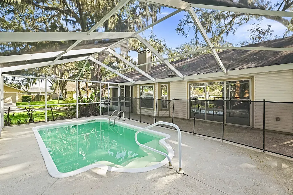 3 bed, 1987 sqft, $1,285 — Photo 2