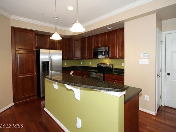 5th image of 2481 Eastbourne Dr #234