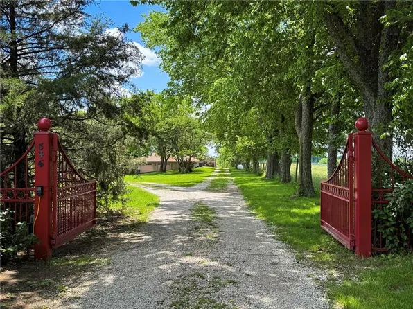 546 NW County Road Uu Hwy, Centerview, MO 64019