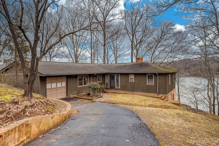 1st image of 716 Long Island Dr