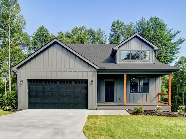 199 Byron Forest Dr, Horse Shoe, NC 28742