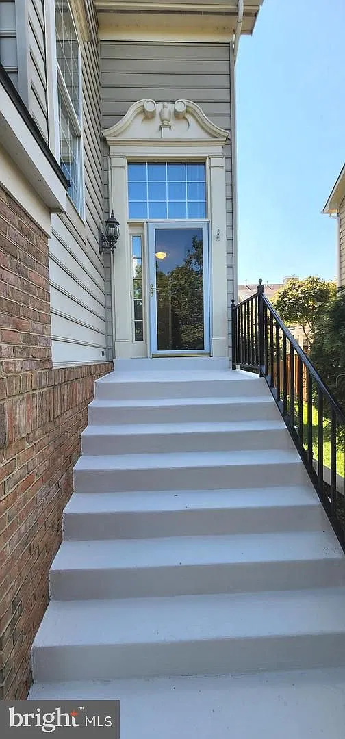3 bed, 3.5 bath, 2566 sqft, $3,600 — Photo 3