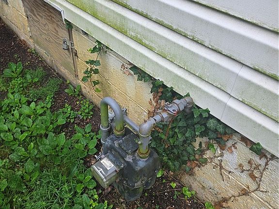 4th image of 2511 Redwood Ave