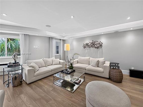 5th image of 10190 Collins Ave #Cu-204
