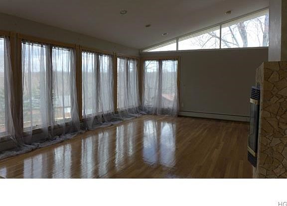 4th image of 35 Tara Dr