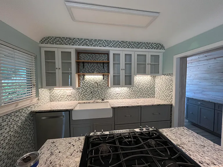 1927 Cypress Ave — Photo 5