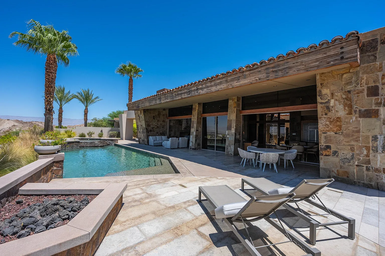 5 bed, 5813 sqft, $35,000 — Photo 3