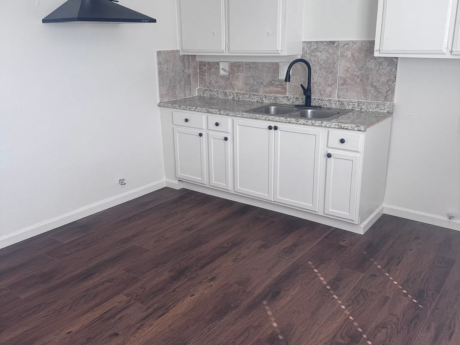 2 bed, 850 sqft, $2,395 — Photo 3