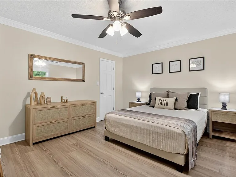 3520 Clifden Dr — Photo 31