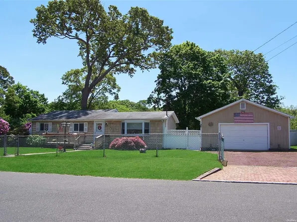 102 Argyle Avenue, Selden, NY 11784