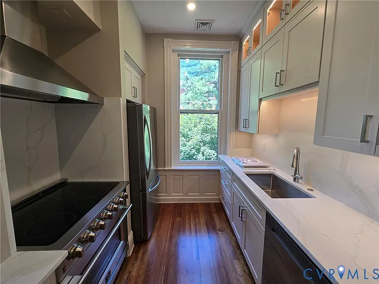 1 N Harvie St #B — Photo 14