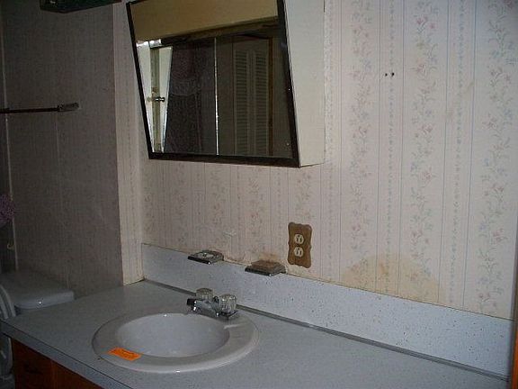 4th image of 6304 Hillside Dr