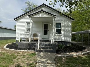 1304 W Benton St, Mc Leansboro, IL
