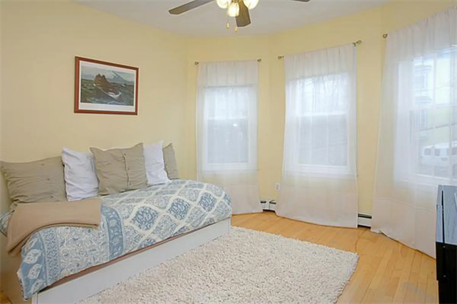 4 bed, 1.5 bath, 1100 sqft, $4,800 — Photo 2