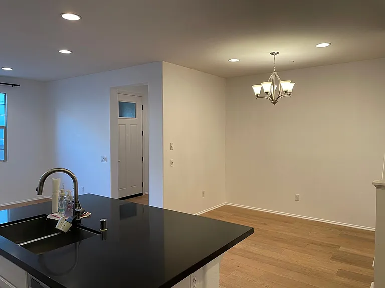 869 E Mountain Way #C — Photo 3